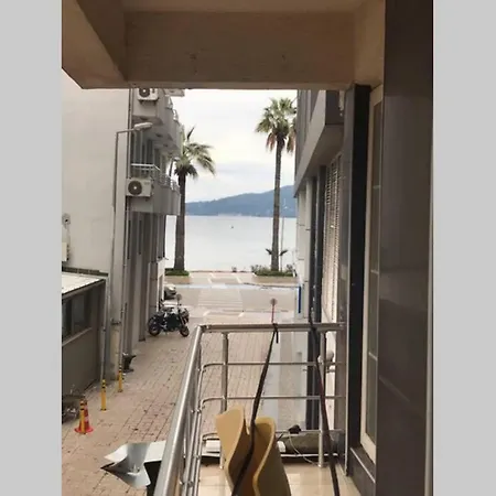 Apartamento 2 Bedroom Apt With Air Con & Sea View 1 Min To Sea Excellent Central Location *