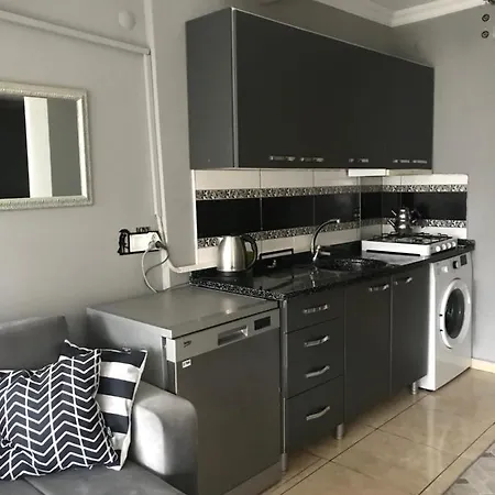 Lejlighed 2 Bedroom Apt With Air Con & Sea View 1 Min To Sea Excellent Central Location *