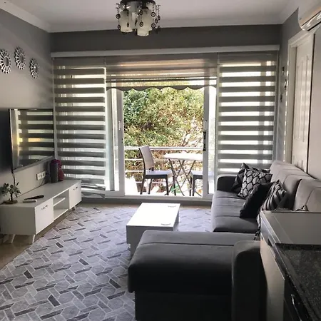 Lejlighed 2 Bedroom Apt With Air Con & Sea View 1 Min To Sea Excellent Central Location
