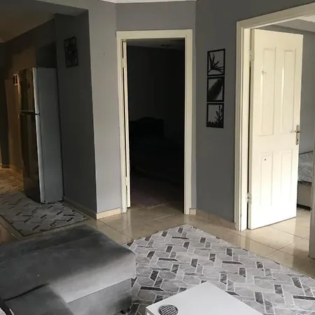 2 Bedroom Apt With Air Con & Sea View 1 Min To Sea Excellent Central Location Lejlighed